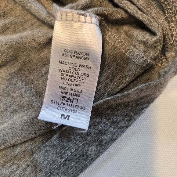 Americanable Gray Women's 3/4‎ Sleeve Top With Scoop Neck Detail - Picture 5 of 7